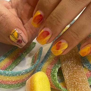 مرکز تخصصی کاشت ناخن سمیرا حسام‌نیادر  مرزداران