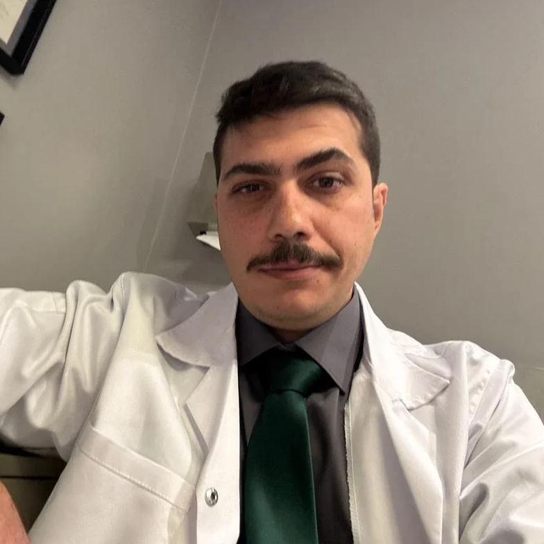 خدمات دامپزشک در منزل دکتر فربود والیانیدر  نزدیک من