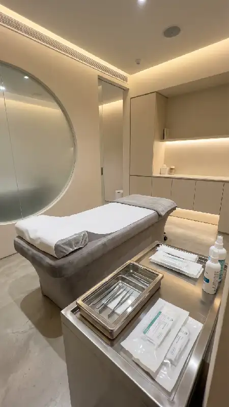 محیط لوکس و بهداشتی مرکز کاشت مژه با رعایت پروتکل های استریل