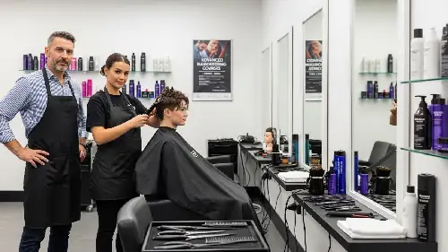 مشاوره رایگان انتخاب دوره آرایشگری و مسیر شغلی