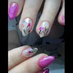 سالن کاشت ناخن فرناز بیوتی