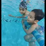 تیم تخصصی آموزش شنا شناگرشو با مربیگری سحر قجر