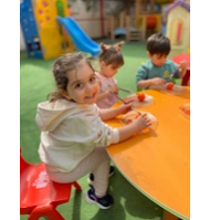مهدکودک دو زبانه همبازی